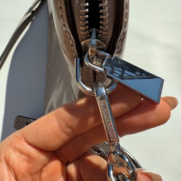 Michael Kors Studio Mercer Dome Crossbody – Cement Grey Patent Leather – Brand N - Picture 8 of 15